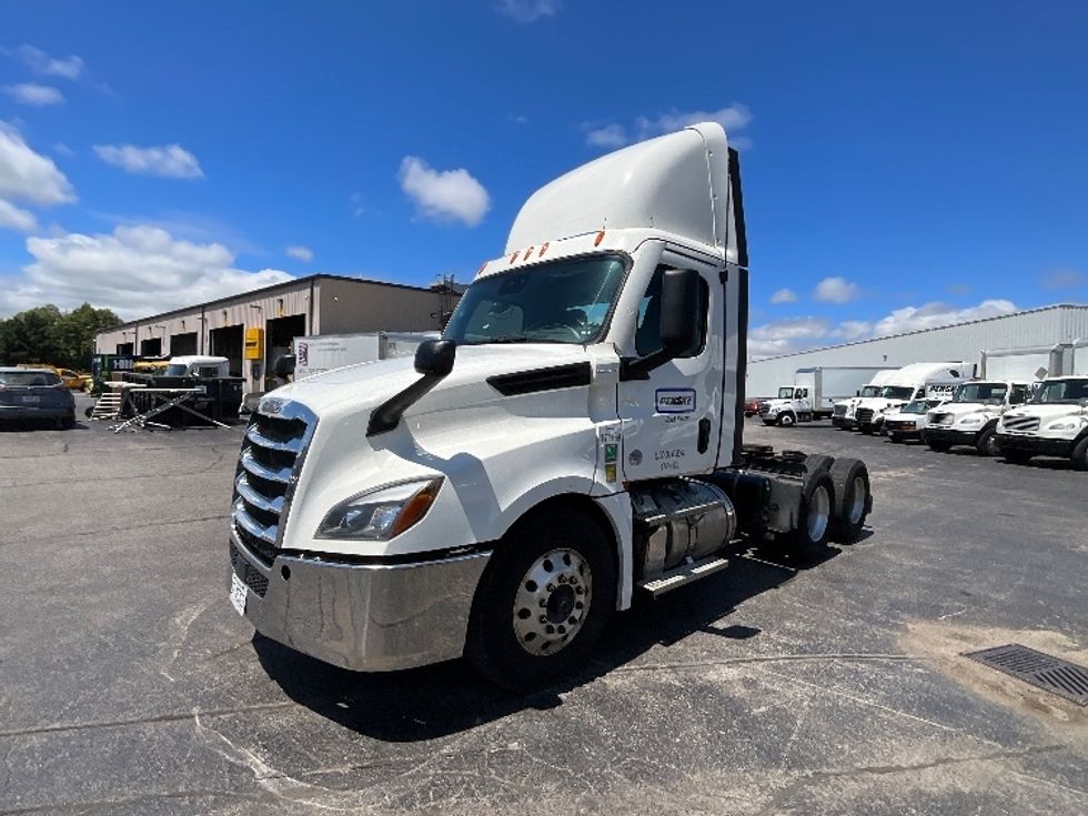 Day Cab Tractor-Heavy Duty Tractors-Freightliner-2023-T12664ST-Cambridge-ON-963,073\n\t\tkm-$ 61,000 - Image 3