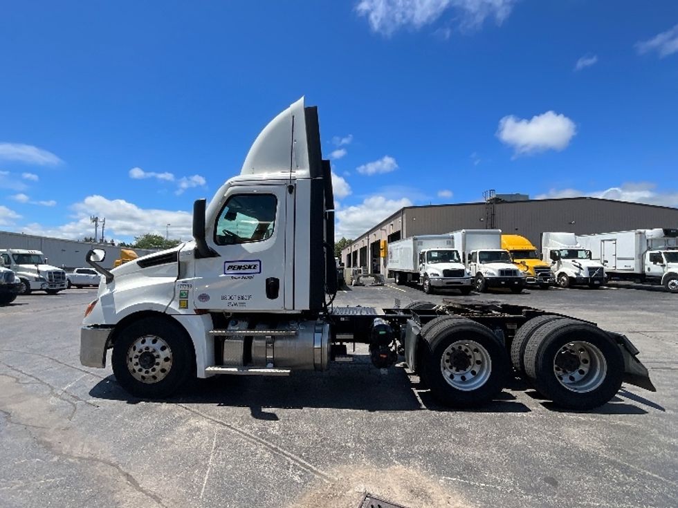 Day Cab Tractor-Heavy Duty Tractors-Freightliner-2023-T12664ST-Cambridge-ON-963,073\n\t\tkm-$ 61,000 - Image 4
