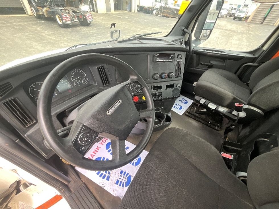 Day Cab Tractor-Heavy Duty Tractors-Freightliner-2023-T12664ST-Cambridge-ON-967,375\n\t\tkm-$ 57,500 - Image 10