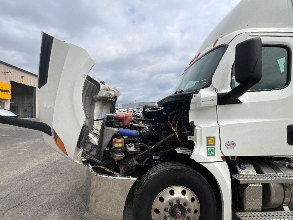 Day Cab Tractor-Heavy Duty Tractors-Freightliner-2023-T12664ST-Cambridge-ON-967,375\n\t\tkm-$ 57,500 - Image 16