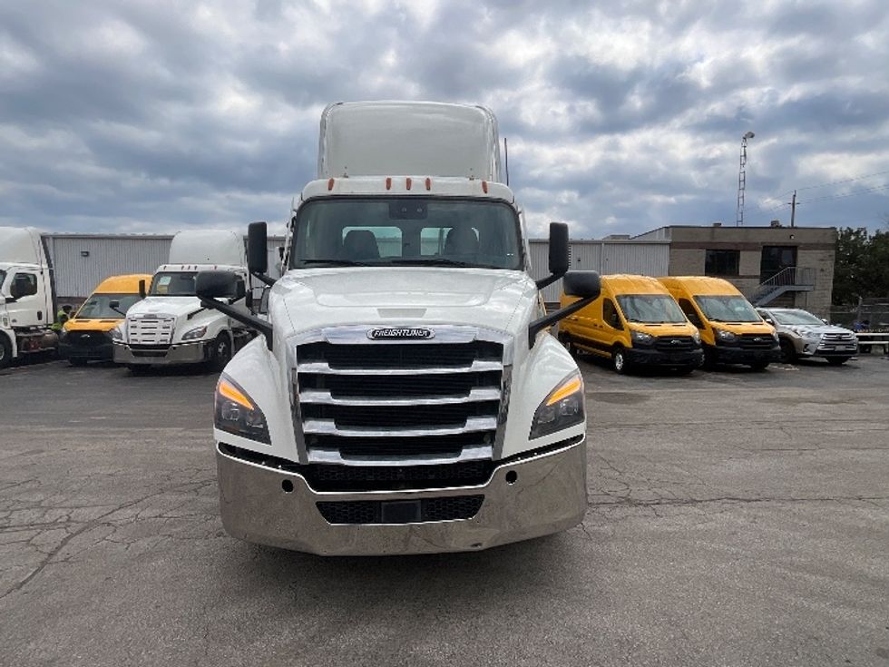 Day Cab Tractor-Heavy Duty Tractors-Freightliner-2023-T12664ST-Cambridge-ON-967,375\n\t\tkm-$ 57,500 - Image 2