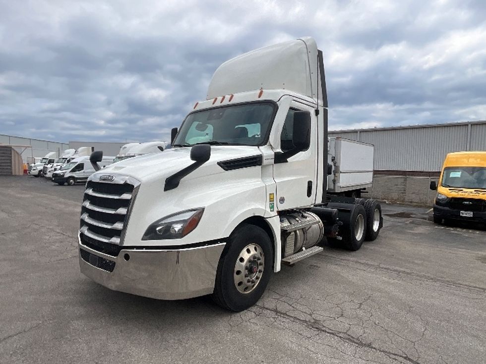 Day Cab Tractor-Heavy Duty Tractors-Freightliner-2023-T12664ST-Cambridge-ON-967,375\n\t\tkm-$ 57,500 - Image 3