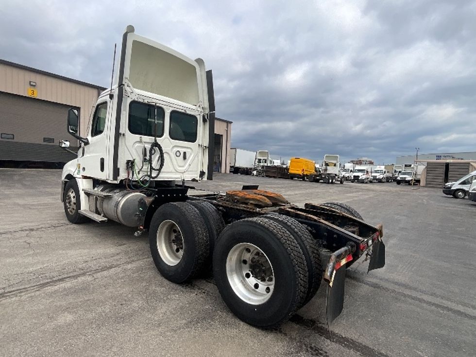 Day Cab Tractor-Heavy Duty Tractors-Freightliner-2023-T12664ST-Cambridge-ON-967,375\n\t\tkm-$ 57,500 - Image 5
