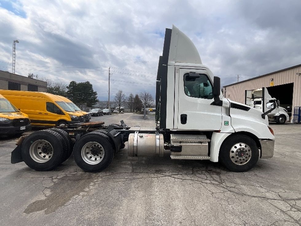 Day Cab Tractor-Heavy Duty Tractors-Freightliner-2023-T12664ST-Cambridge-ON-967,375\n\t\tkm-$ 57,500 - Image 8