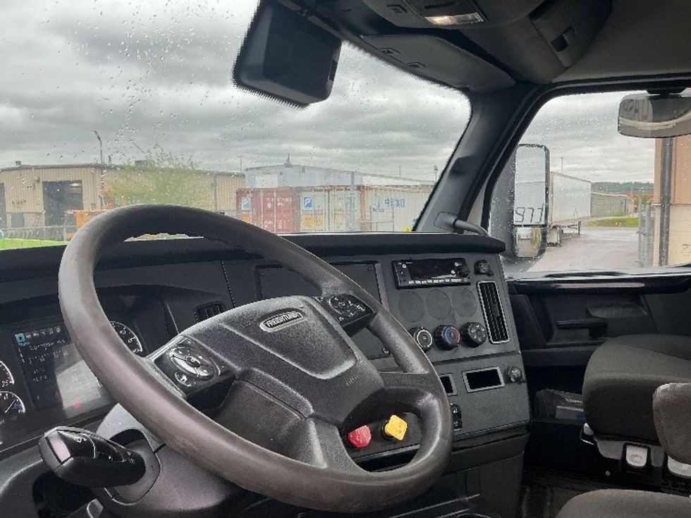 Day Cab Tractor-Heavy Duty Tractors-Freightliner-2023-T12664ST-Cambridge-ON-973,032\n\t\tkm-$ 61,250 - Image 10