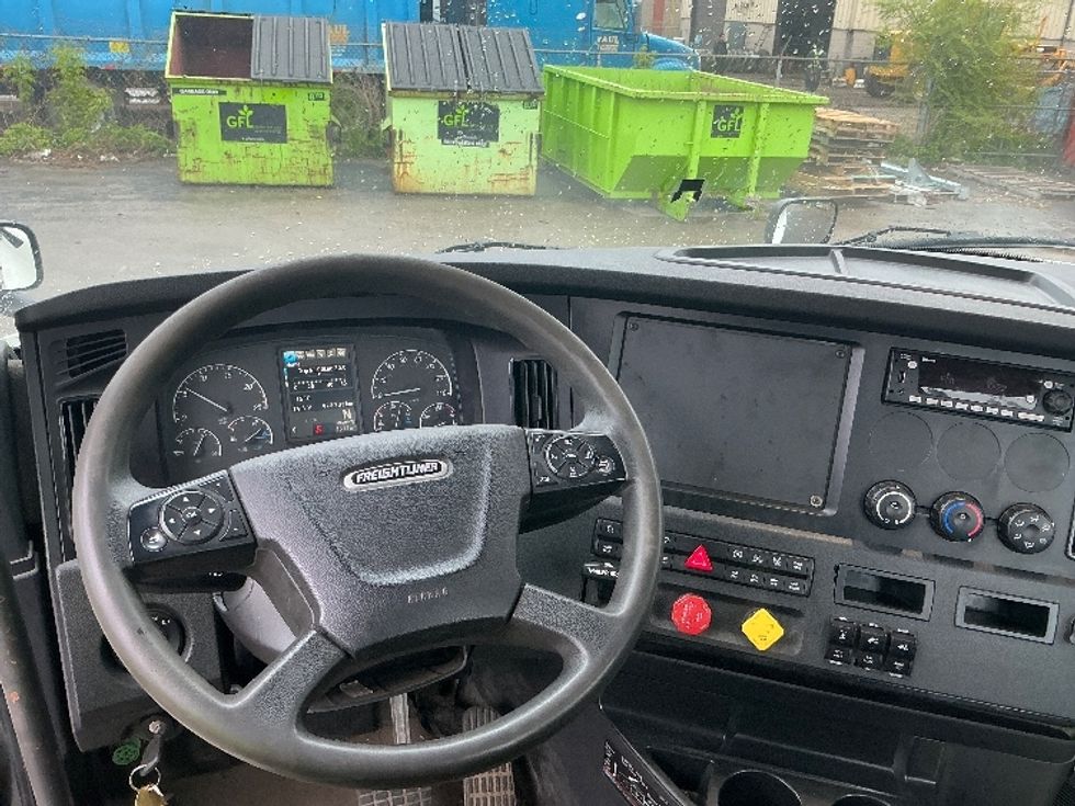 Day Cab Tractor-Heavy Duty Tractors-Freightliner-2023-T12664ST-Cambridge-ON-973,032\n\t\tkm-$ 61,250 - Image 11