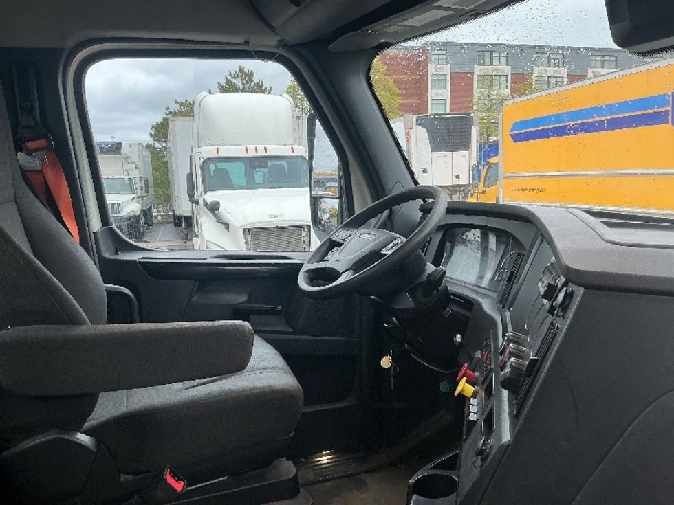 Day Cab Tractor-Heavy Duty Tractors-Freightliner-2023-T12664ST-Cambridge-ON-973,032\n\t\tkm-$ 61,250 - Image 14