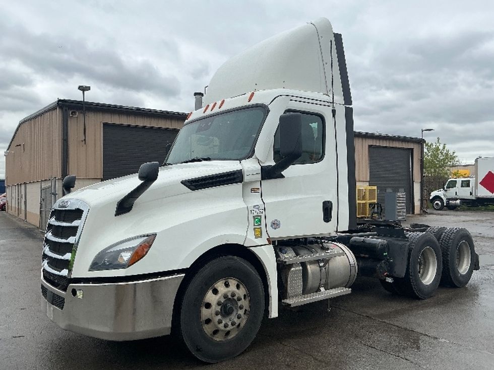 Day Cab Tractor-Heavy Duty Tractors-Freightliner-2023-T12664ST-Cambridge-ON-973,032\n\t\tkm-$ 61,250 - Image 3