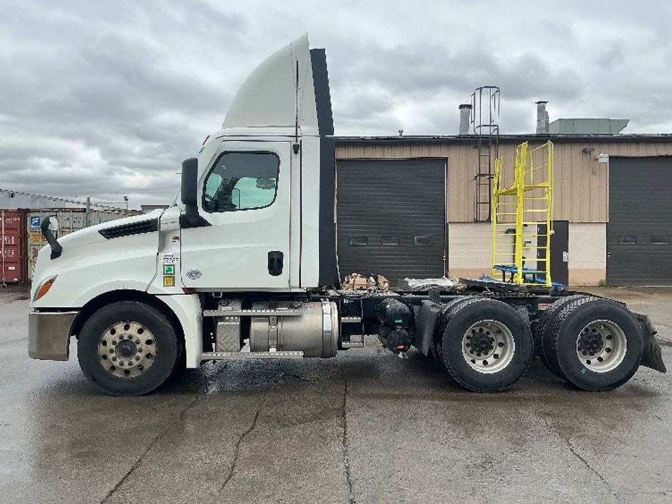 Day Cab Tractor-Heavy Duty Tractors-Freightliner-2023-T12664ST-Cambridge-ON-973,032\n\t\tkm-$ 61,250 - Image 4