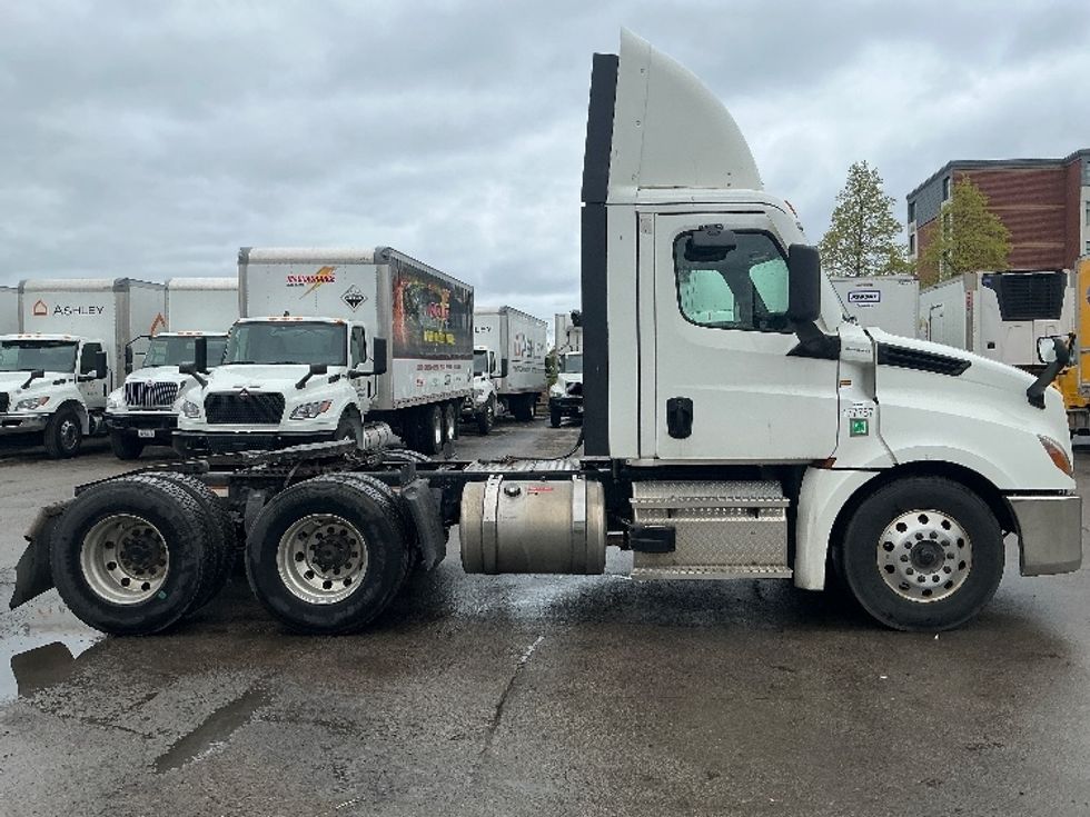 Day Cab Tractor-Heavy Duty Tractors-Freightliner-2023-T12664ST-Cambridge-ON-973,032\n\t\tkm-$ 61,250 - Image 8