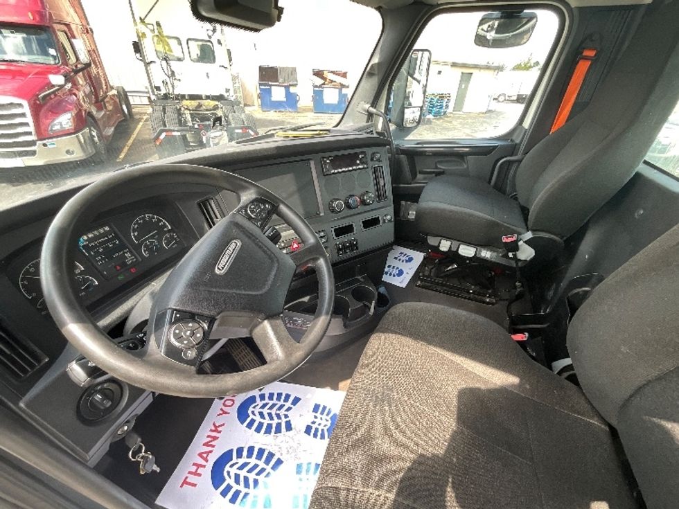 Day Cab Tractor-Heavy Duty Tractors-Freightliner-2023-T12664ST-Cambridge-ON-988,208\n\t\tkm-$ 58,500 - Image 10