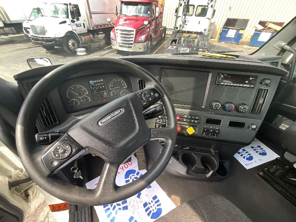 Day Cab Tractor-Heavy Duty Tractors-Freightliner-2023-T12664ST-Cambridge-ON-988,208\n\t\tkm-$ 58,500 - Image 11
