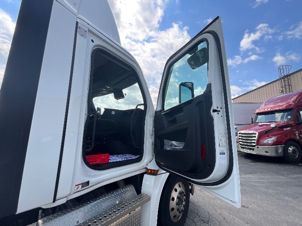 Day Cab Tractor-Heavy Duty Tractors-Freightliner-2023-T12664ST-Cambridge-ON-988,208\n\t\tkm-$ 58,500 - Image 12