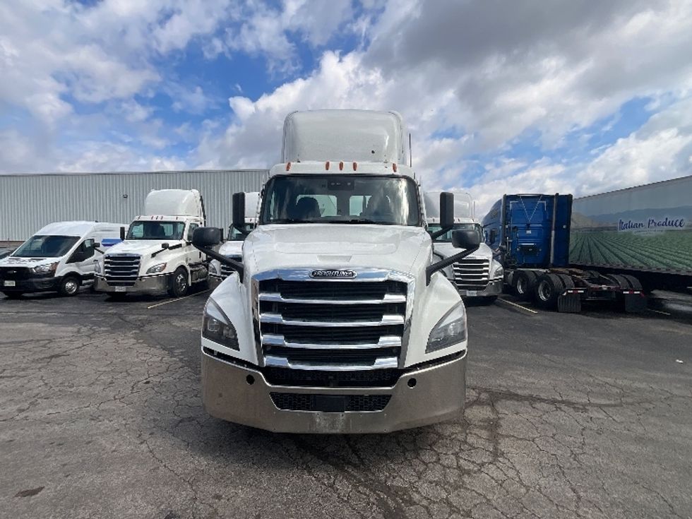 Day Cab Tractor-Heavy Duty Tractors-Freightliner-2023-T12664ST-Cambridge-ON-988,208\n\t\tkm-$ 58,500 - Image 2