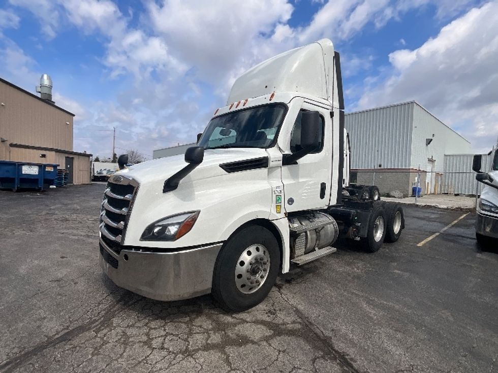 Day Cab Tractor-Heavy Duty Tractors-Freightliner-2023-T12664ST-Cambridge-ON-988,208\n\t\tkm-$ 58,500 - Image 3