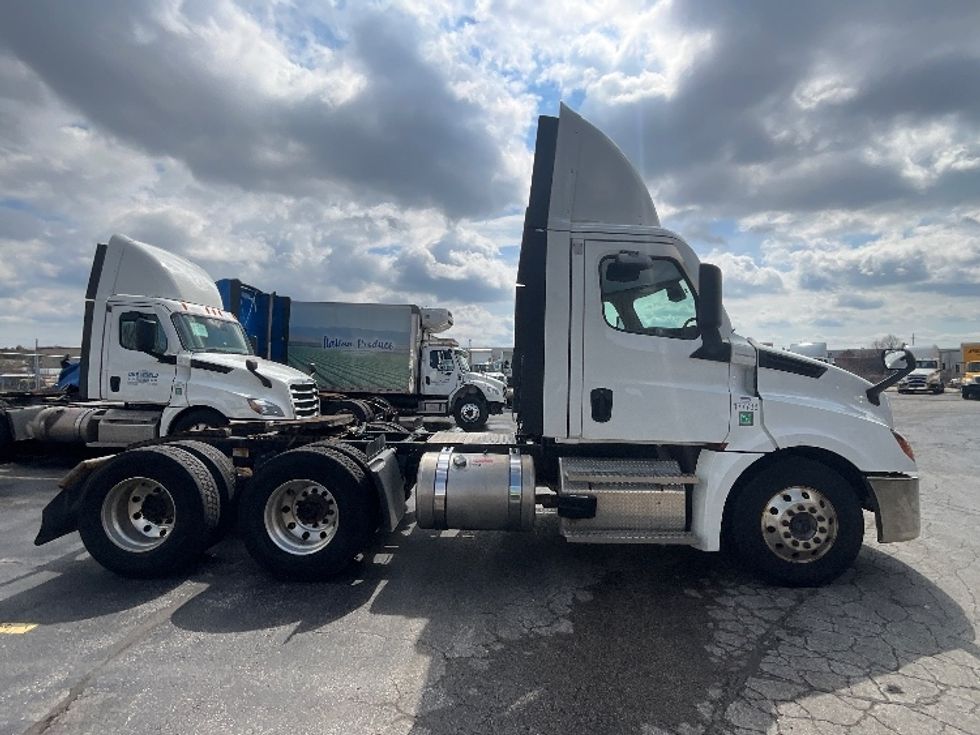 Day Cab Tractor-Heavy Duty Tractors-Freightliner-2023-T12664ST-Cambridge-ON-988,208\n\t\tkm-$ 58,500 - Image 8