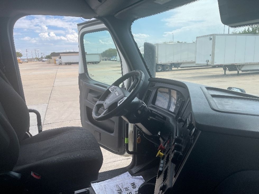 Day Cab Tractor-Heavy Duty Tractors-Freightliner-2023-T12664ST-Dallas-TX-737,343\n\t\tmiles-$ 36,750 - Image 14