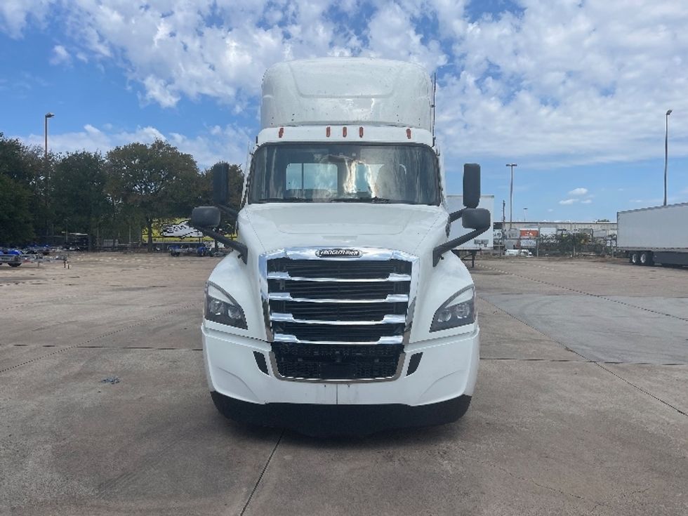 Day Cab Tractor-Heavy Duty Tractors-Freightliner-2023-T12664ST-Dallas-TX-737,343\n\t\tmiles-$ 36,750 - Image 2