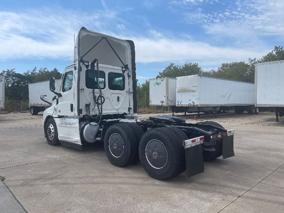 Day Cab Tractor-Heavy Duty Tractors-Freightliner-2023-T12664ST-Dallas-TX-737,343\n\t\tmiles-$ 36,750 - Image 5