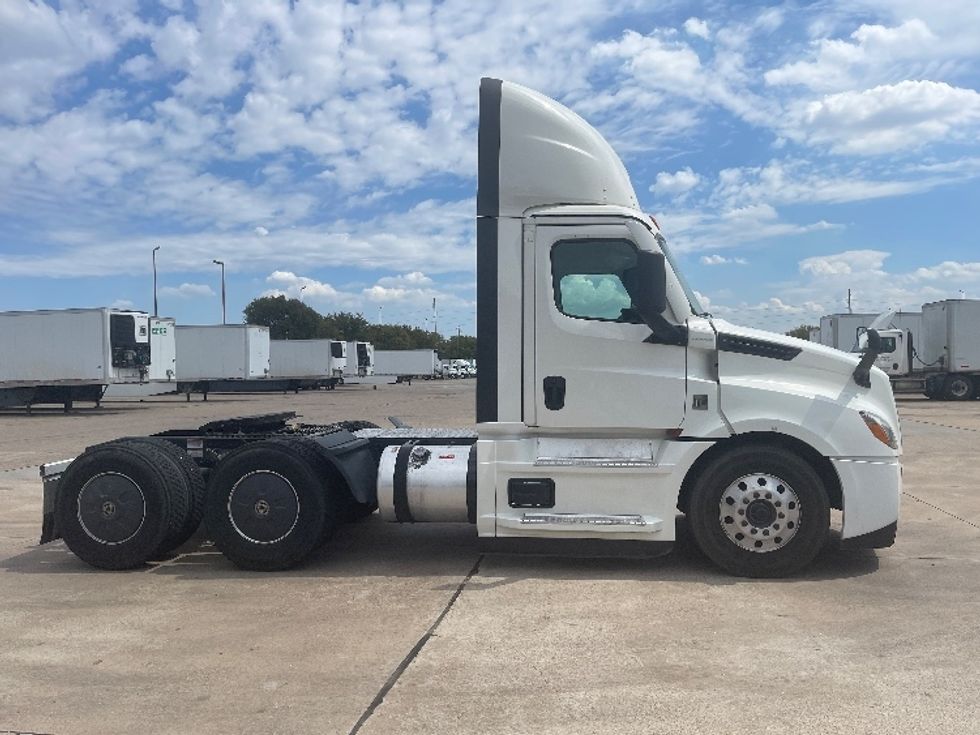 Day Cab Tractor-Heavy Duty Tractors-Freightliner-2023-T12664ST-Dallas-TX-737,343\n\t\tmiles-$ 36,750 - Image 8