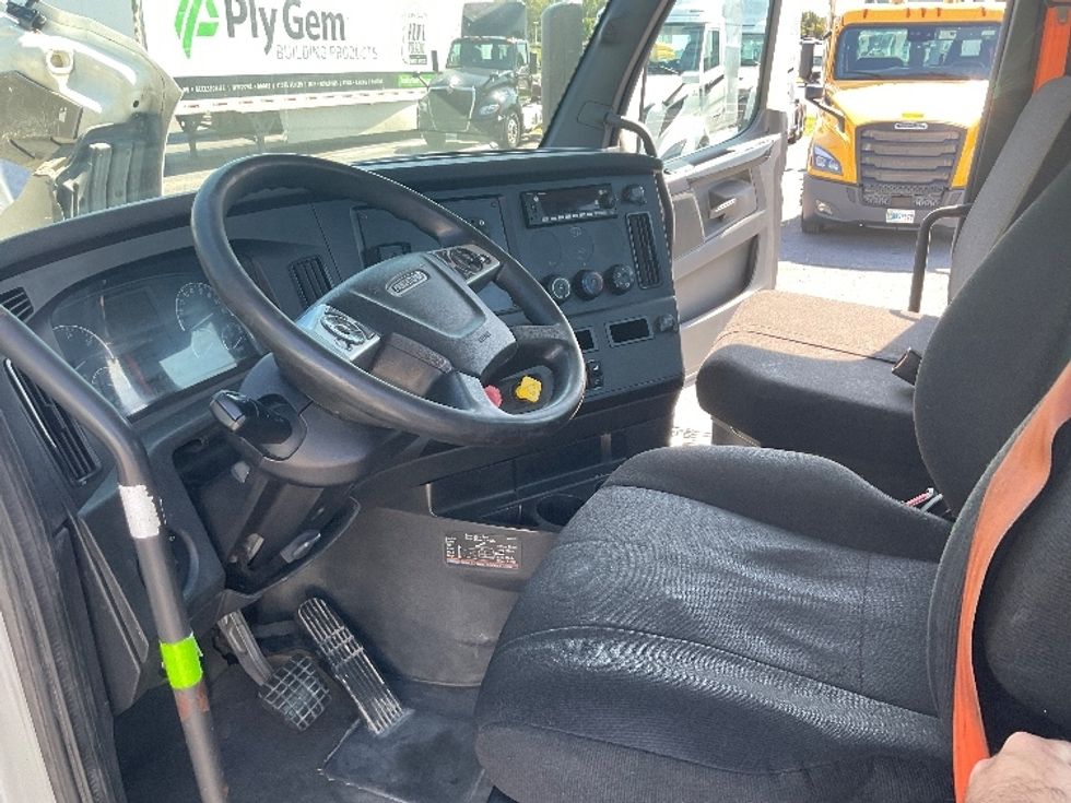 Day Cab Tractor-Heavy Duty Tractors-Freightliner-2023-T12664ST-Dayton-NJ-696,795\n\t\tmiles-$ 37,250 - Image 10