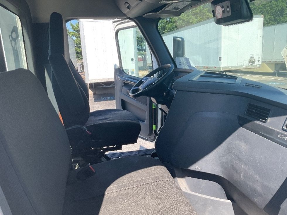 Day Cab Tractor-Heavy Duty Tractors-Freightliner-2023-T12664ST-Dayton-NJ-696,795\n\t\tmiles-$ 37,250 - Image 14