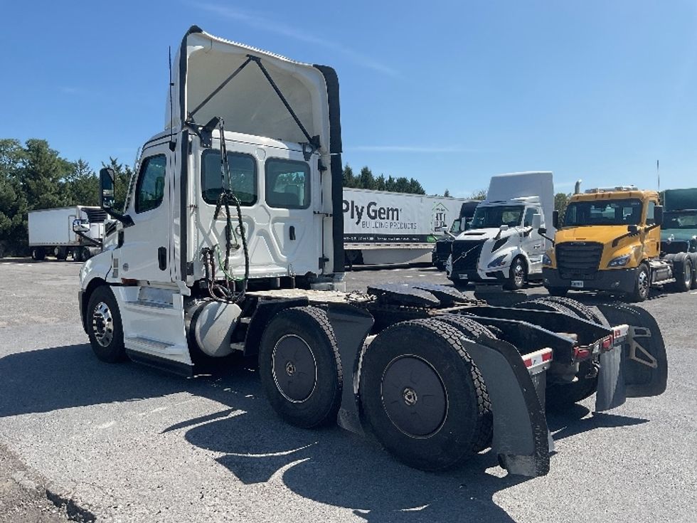 Day Cab Tractor-Heavy Duty Tractors-Freightliner-2023-T12664ST-Dayton-NJ-696,795\n\t\tmiles-$ 37,250 - Image 5