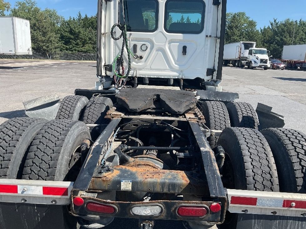 Day Cab Tractor-Heavy Duty Tractors-Freightliner-2023-T12664ST-Dayton-NJ-696,795\n\t\tmiles-$ 37,250 - Image 6