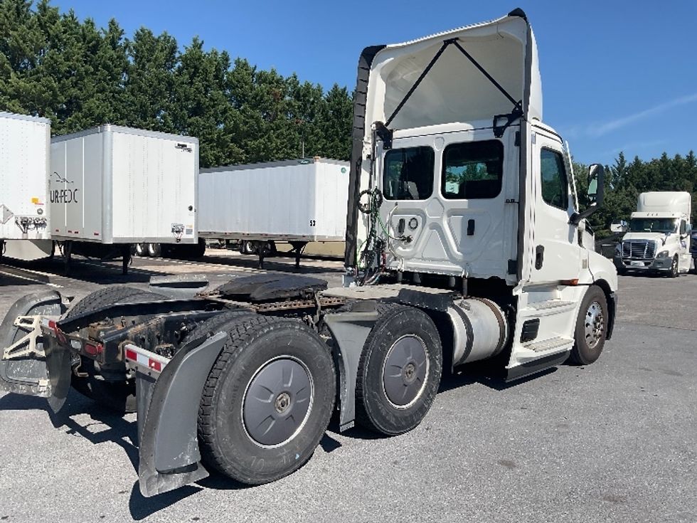 Day Cab Tractor-Heavy Duty Tractors-Freightliner-2023-T12664ST-Dayton-NJ-696,795\n\t\tmiles-$ 37,250 - Image 7