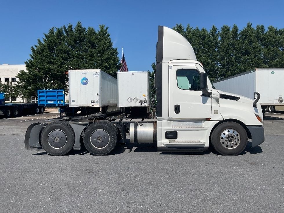Day Cab Tractor-Heavy Duty Tractors-Freightliner-2023-T12664ST-Dayton-NJ-696,795\n\t\tmiles-$ 37,250 - Image 8