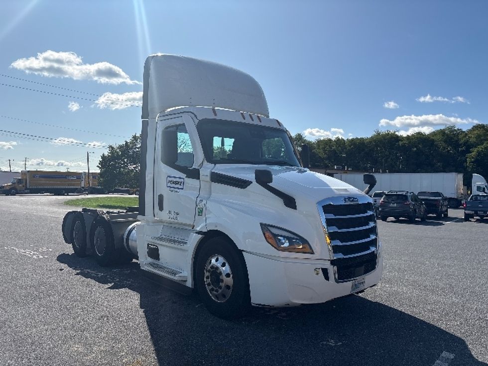 Day Cab Tractor-Heavy Duty Tractors-Freightliner-2023-T12664ST-Dayton-NJ-708,220\n\t\tmiles-$ 36,750 - Image 1