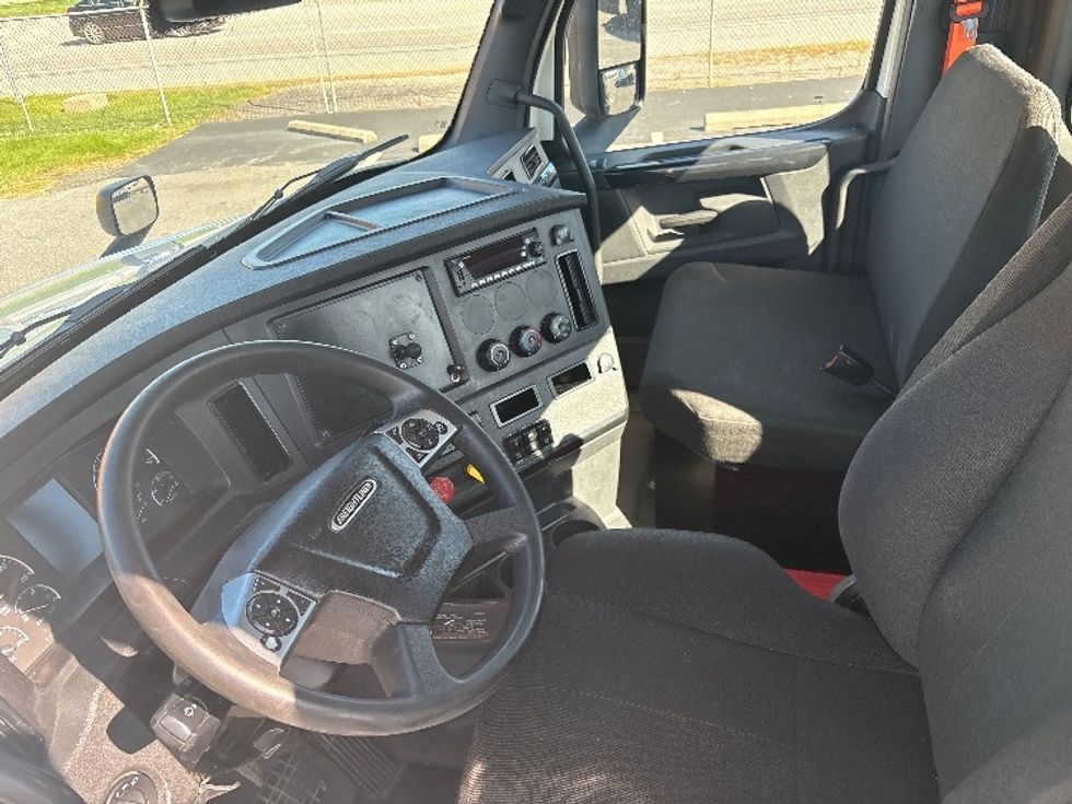 Day Cab Tractor-Heavy Duty Tractors-Freightliner-2023-T12664ST-Dayton-NJ-708,220\n\t\tmiles-$ 36,750 - Image 10