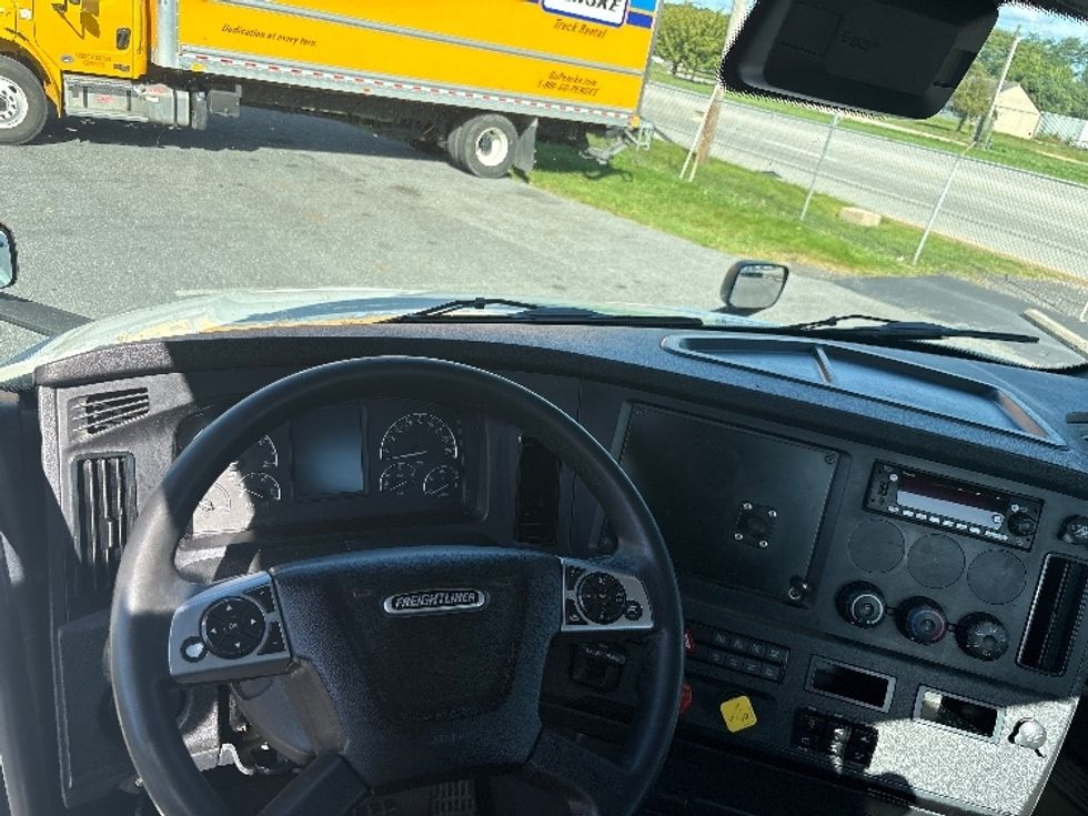 Day Cab Tractor-Heavy Duty Tractors-Freightliner-2023-T12664ST-Dayton-NJ-708,220\n\t\tmiles-$ 36,750 - Image 11