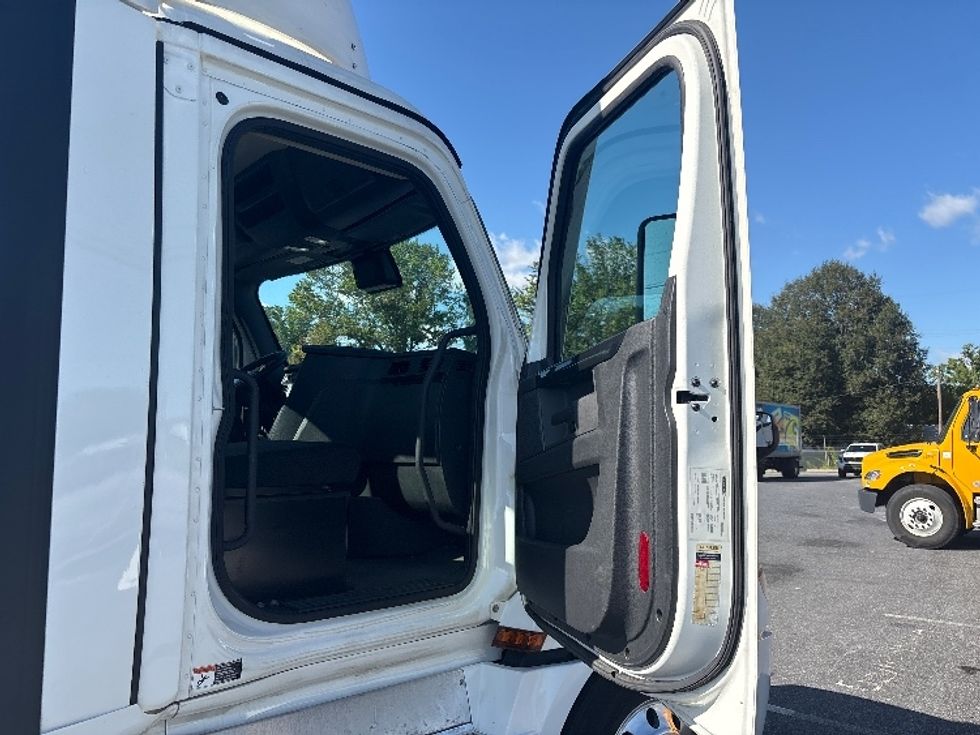 Day Cab Tractor-Heavy Duty Tractors-Freightliner-2023-T12664ST-Dayton-NJ-708,220\n\t\tmiles-$ 36,750 - Image 12