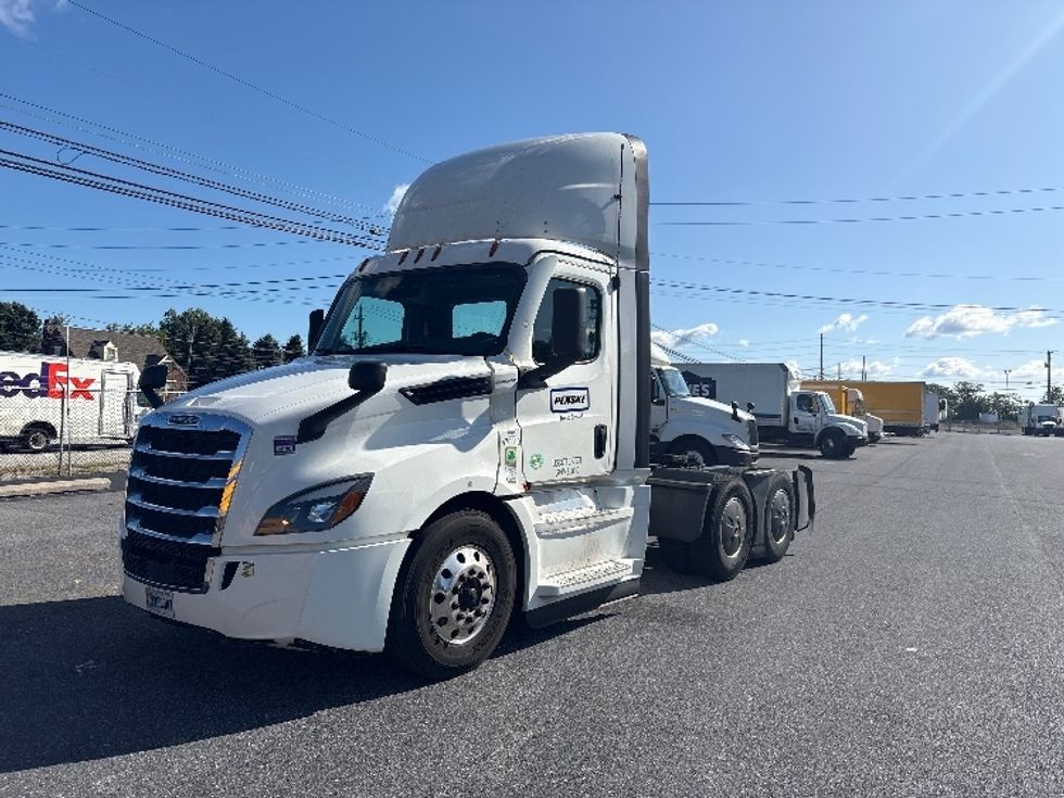 Day Cab Tractor-Heavy Duty Tractors-Freightliner-2023-T12664ST-Dayton-NJ-708,220\n\t\tmiles-$ 36,750 - Image 3