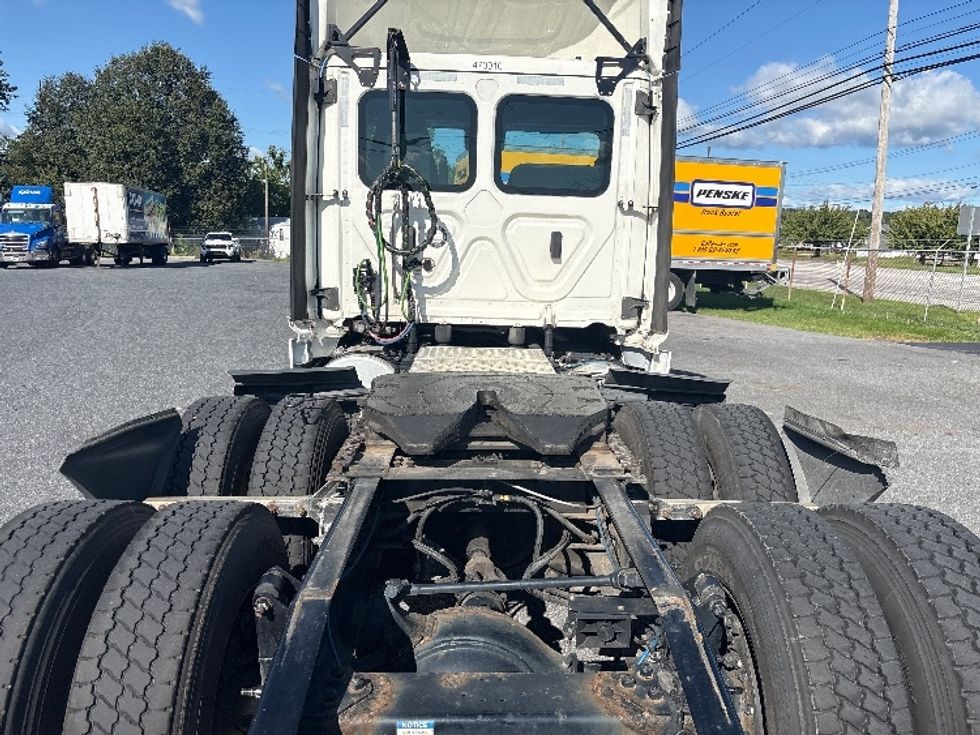 Day Cab Tractor-Heavy Duty Tractors-Freightliner-2023-T12664ST-Dayton-NJ-708,220\n\t\tmiles-$ 36,750 - Image 6