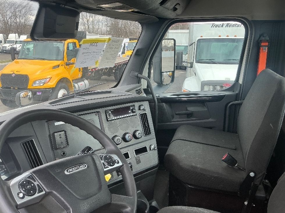 Day Cab Tractor-Heavy Duty Tractors-Freightliner-2023-T12664ST-Dayton-OH-812,824\n\t\tmiles-$ 36,000 - Image 10