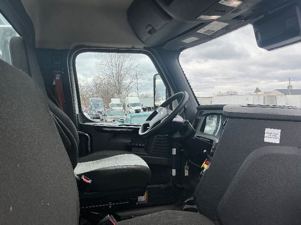 Day Cab Tractor-Heavy Duty Tractors-Freightliner-2023-T12664ST-Dayton-OH-812,824\n\t\tmiles-$ 36,000 - Image 14