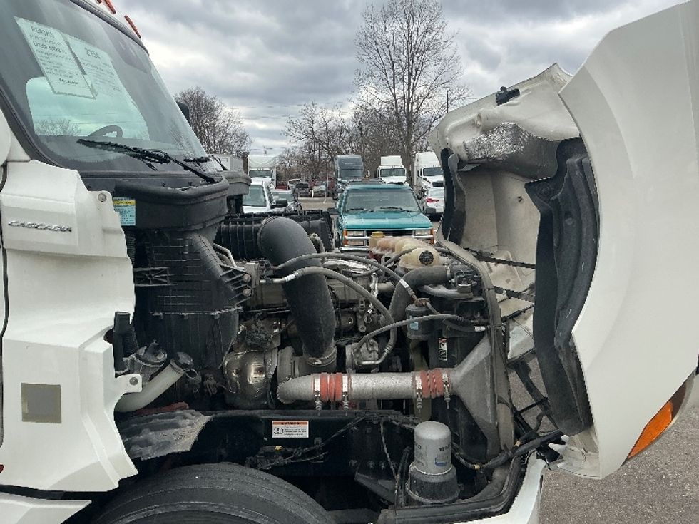 Day Cab Tractor-Heavy Duty Tractors-Freightliner-2023-T12664ST-Dayton-OH-812,824\n\t\tmiles-$ 36,000 - Image 15