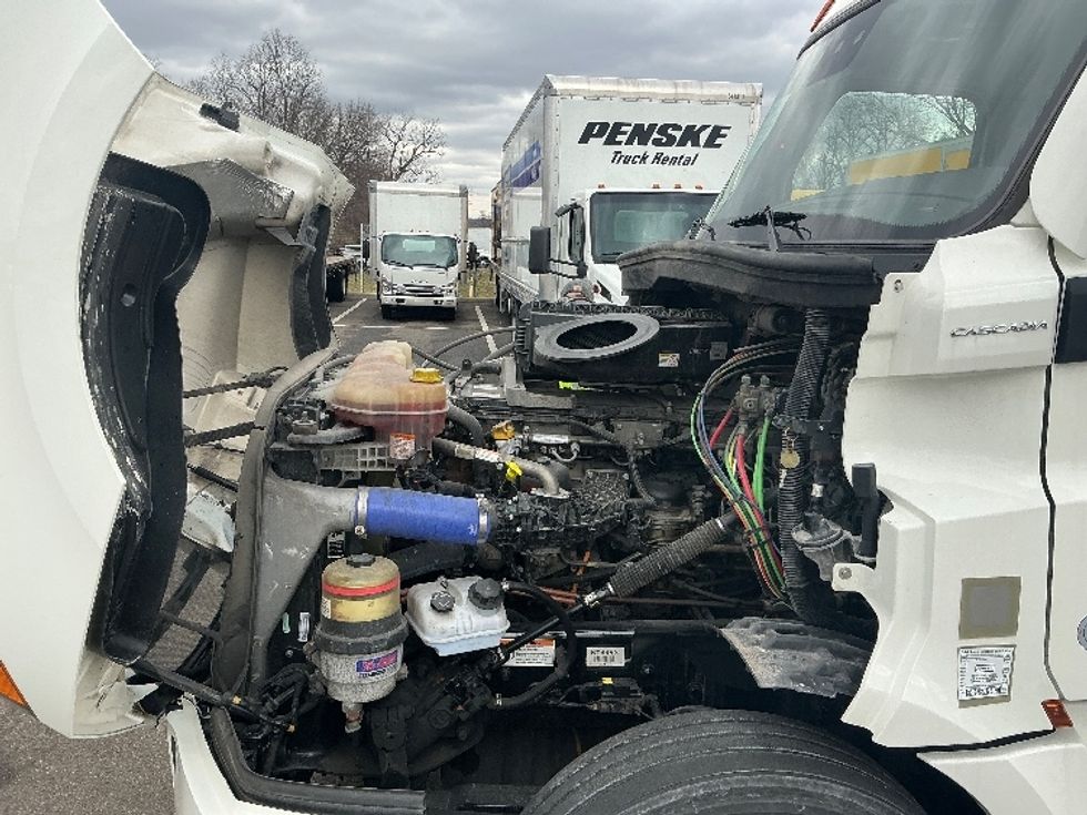 Day Cab Tractor-Heavy Duty Tractors-Freightliner-2023-T12664ST-Dayton-OH-812,824\n\t\tmiles-$ 36,000 - Image 16
