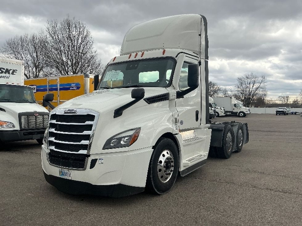 Day Cab Tractor-Heavy Duty Tractors-Freightliner-2023-T12664ST-Dayton-OH-812,824\n\t\tmiles-$ 36,000 - Image 3