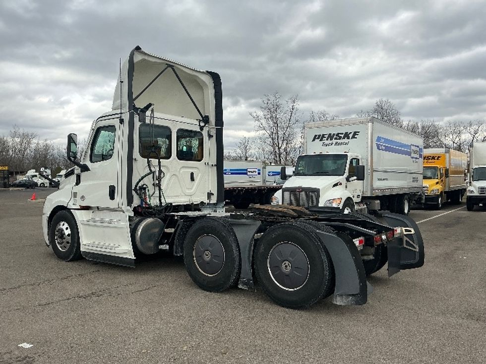 Day Cab Tractor-Heavy Duty Tractors-Freightliner-2023-T12664ST-Dayton-OH-812,824\n\t\tmiles-$ 36,000 - Image 5