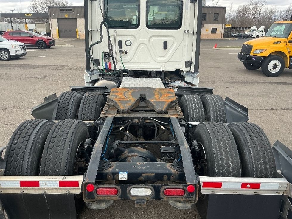 Day Cab Tractor-Heavy Duty Tractors-Freightliner-2023-T12664ST-Dayton-OH-812,824\n\t\tmiles-$ 36,000 - Image 6