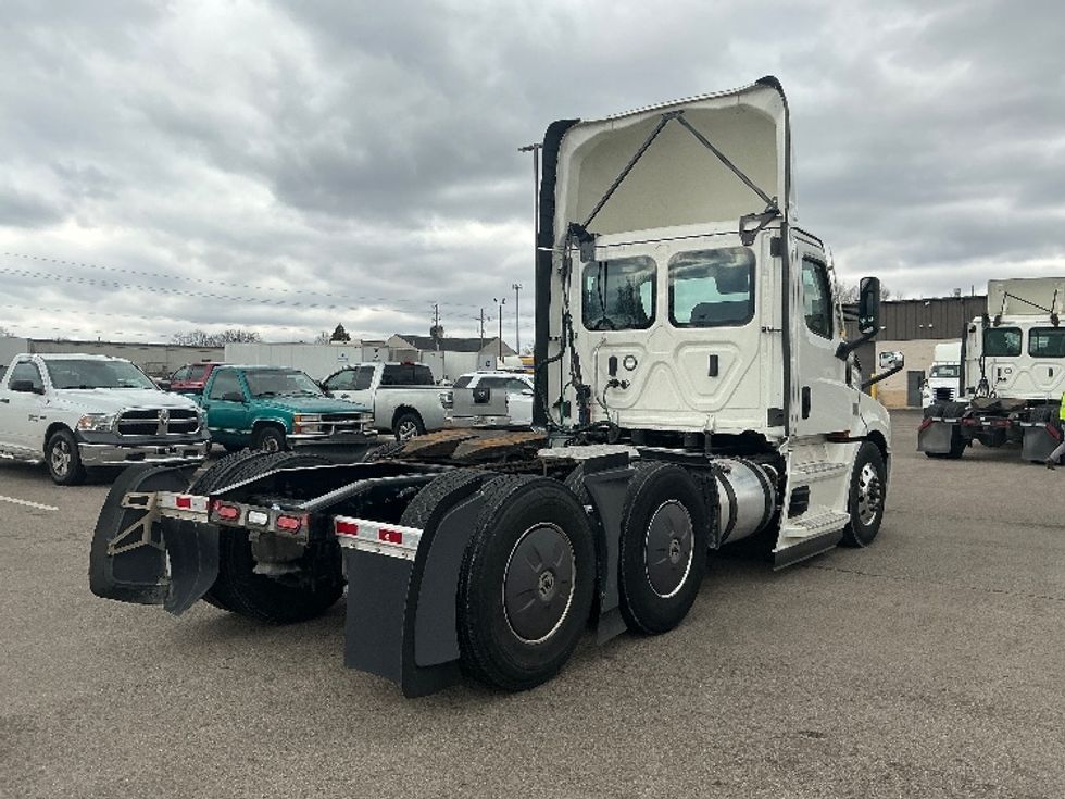 Day Cab Tractor-Heavy Duty Tractors-Freightliner-2023-T12664ST-Dayton-OH-812,824\n\t\tmiles-$ 36,000 - Image 7