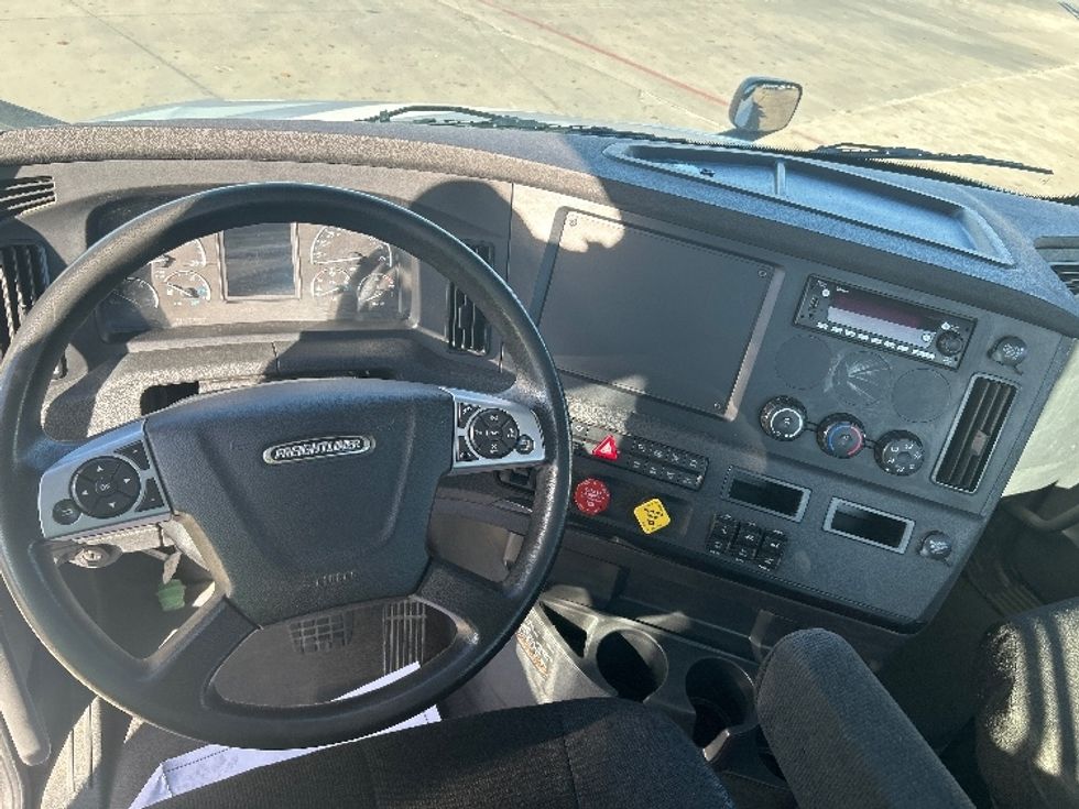 Day Cab Tractor-Heavy Duty Tractors-Freightliner-2023-T12664ST-Fort Worth-TX-141,358\n\t\tmiles-$ 104,000 - Image 11