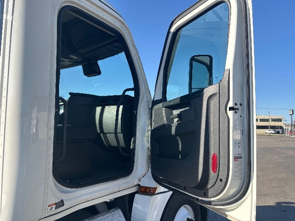 Day Cab Tractor-Heavy Duty Tractors-Freightliner-2023-T12664ST-Fort Worth-TX-141,358\n\t\tmiles-$ 104,000 - Image 12