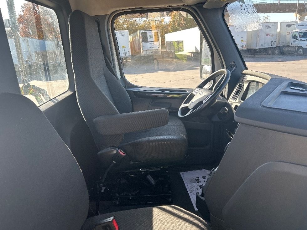 Day Cab Tractor-Heavy Duty Tractors-Freightliner-2023-T12664ST-Fort Worth-TX-141,358\n\t\tmiles-$ 104,000 - Image 14