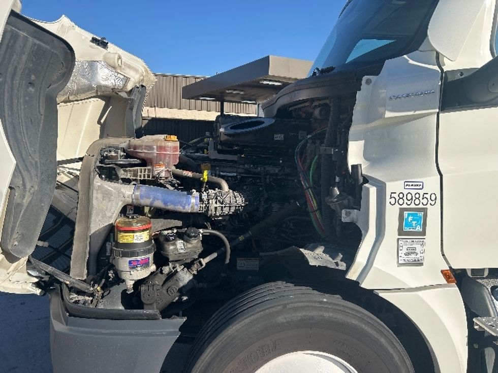 Day Cab Tractor-Heavy Duty Tractors-Freightliner-2023-T12664ST-Fort Worth-TX-141,358\n\t\tmiles-$ 104,000 - Image 16