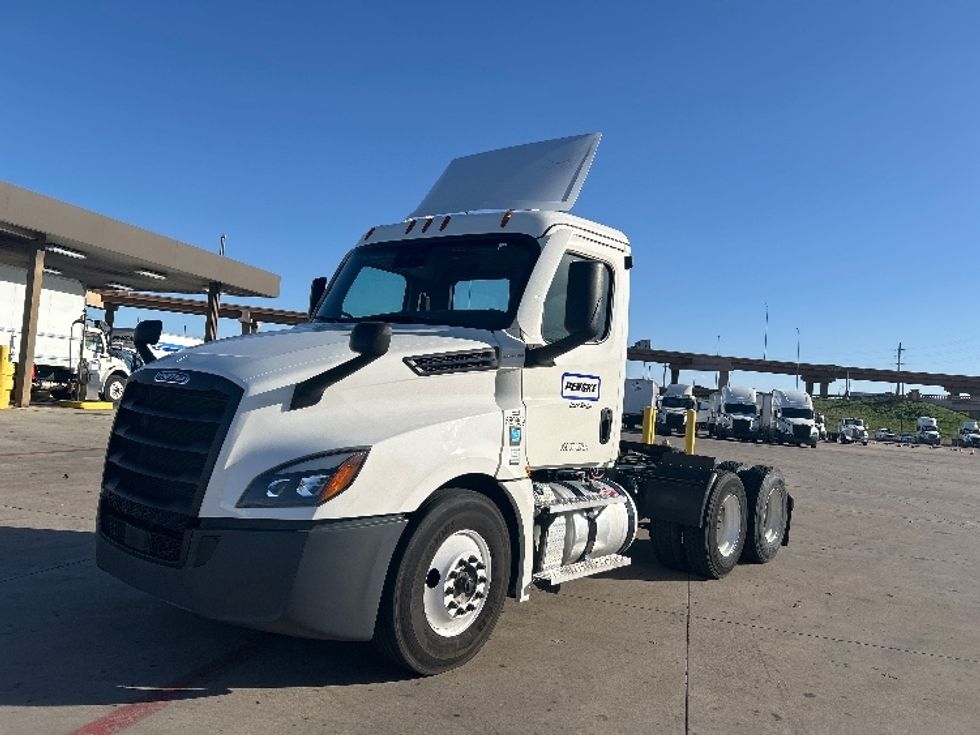 Day Cab Tractor-Heavy Duty Tractors-Freightliner-2023-T12664ST-Fort Worth-TX-141,358\n\t\tmiles-$ 104,000 - Image 3