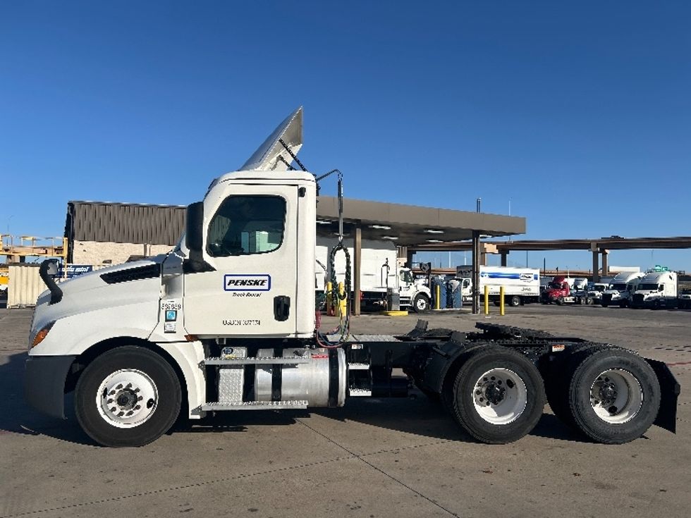 Day Cab Tractor-Heavy Duty Tractors-Freightliner-2023-T12664ST-Fort Worth-TX-141,358\n\t\tmiles-$ 104,000 - Image 4